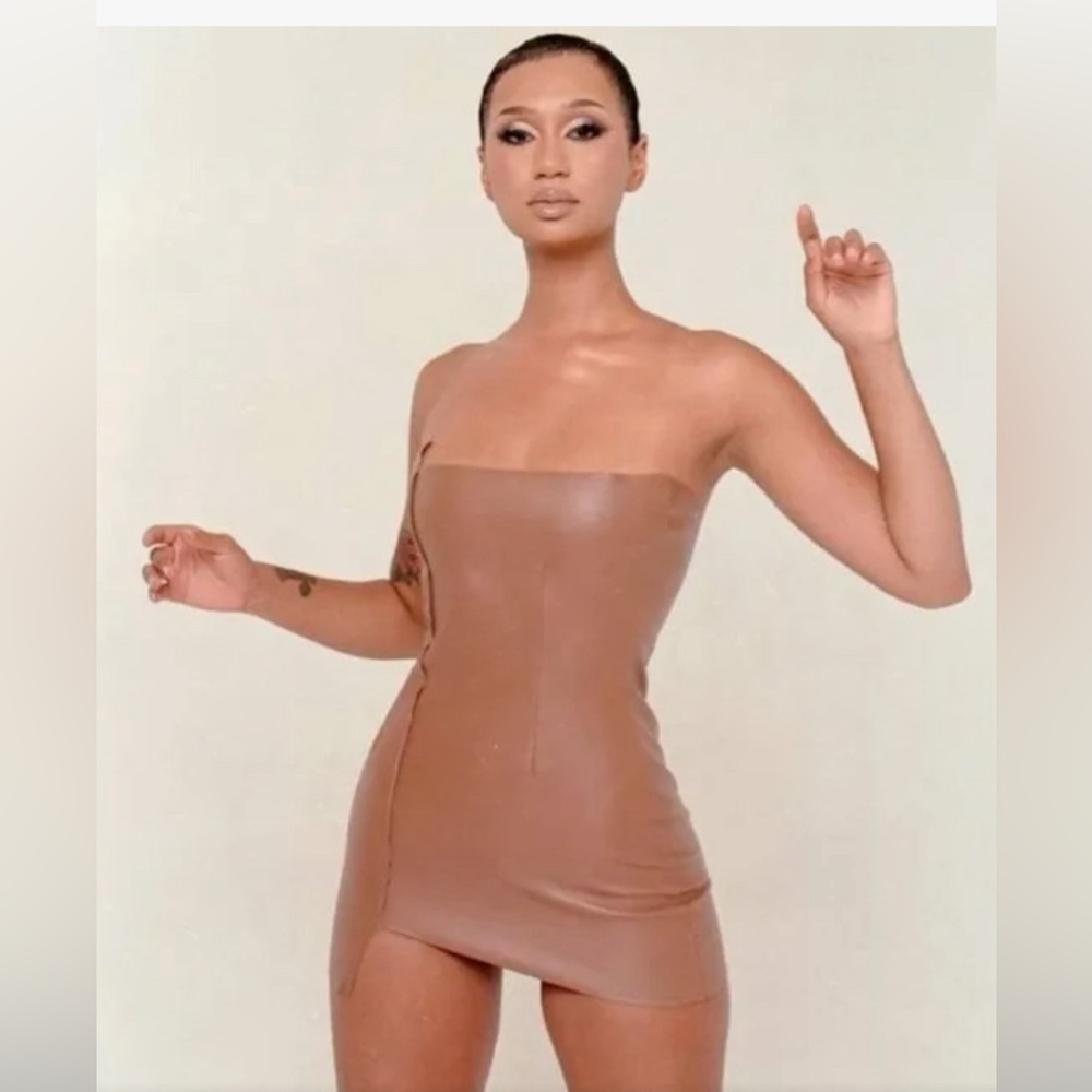 MATTE XSCAPE LEATHER MINI DRESS IN BROWN - L × 1